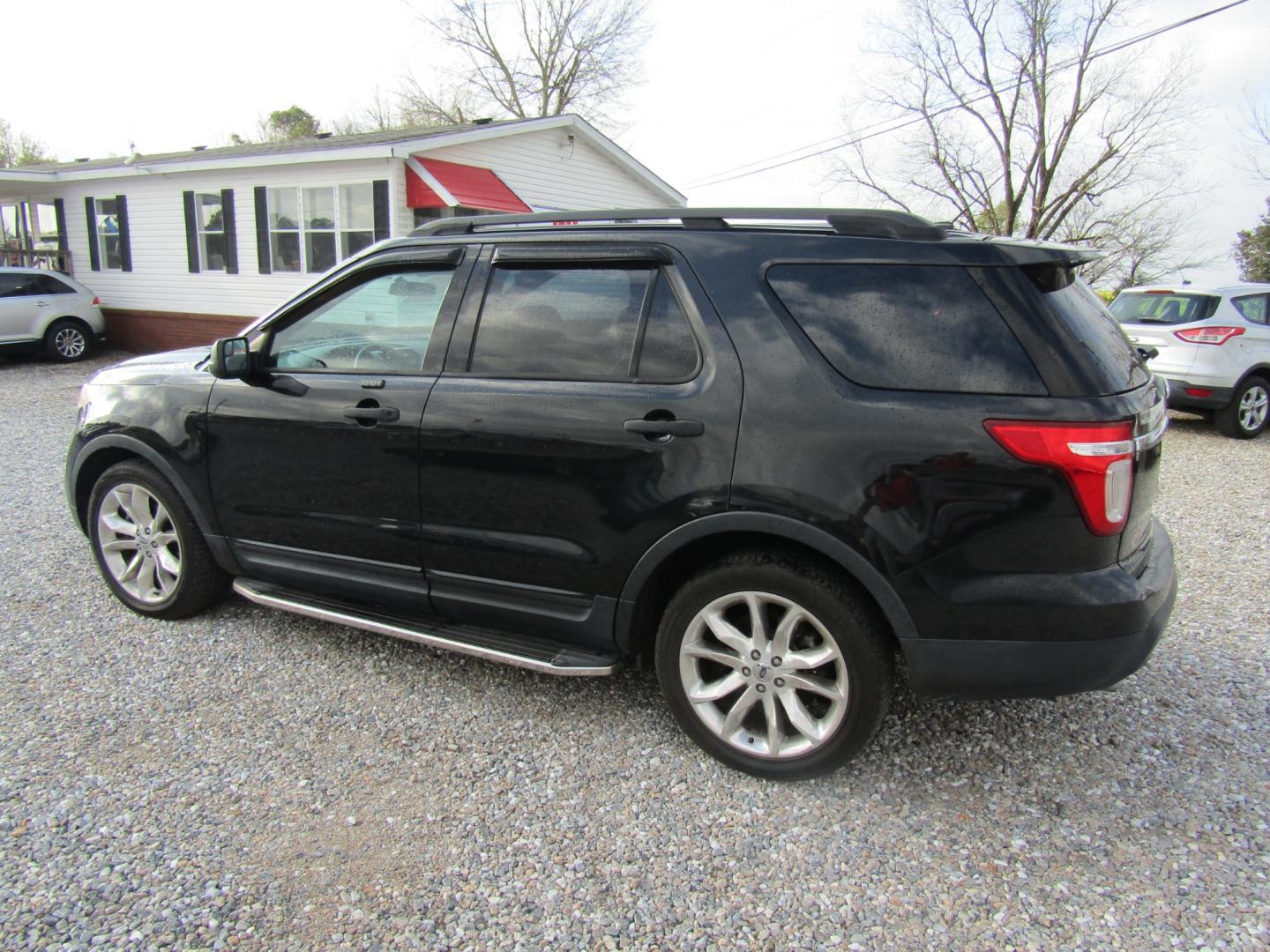 2013 Black /Black Ford Explorer Base FWD (1FM5K7B82DG) with an 3.5L V6 DOHC 24V engine, Automatic transmission, located at 15016 S Hwy 231, Midland City, AL, 36350, (334) 983-3001, 31.306210, -85.495277 - Photo#5